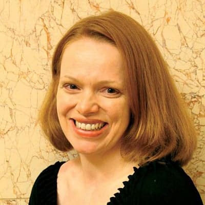 Denise_Fulton Professional headshot of a person