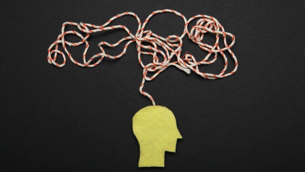 Drawing of a head with a ribbon flowing from the brain, representing thought process